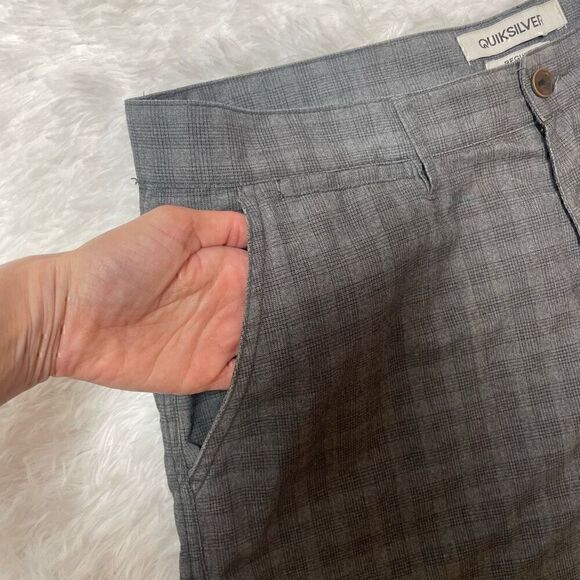 QUIKSILVER Shorts Grey Plaid Casual Mens Size 36 Regular Fit 9" Inseam - Picture 2 of 10